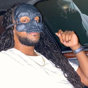 Meet your Posher, Derrick